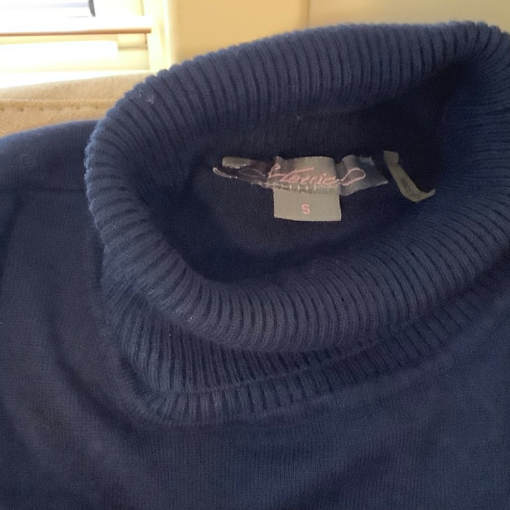 Sweaters - Picture 14 of 16